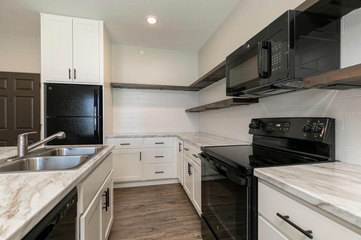 1 Bedroom Premium: Kitchen