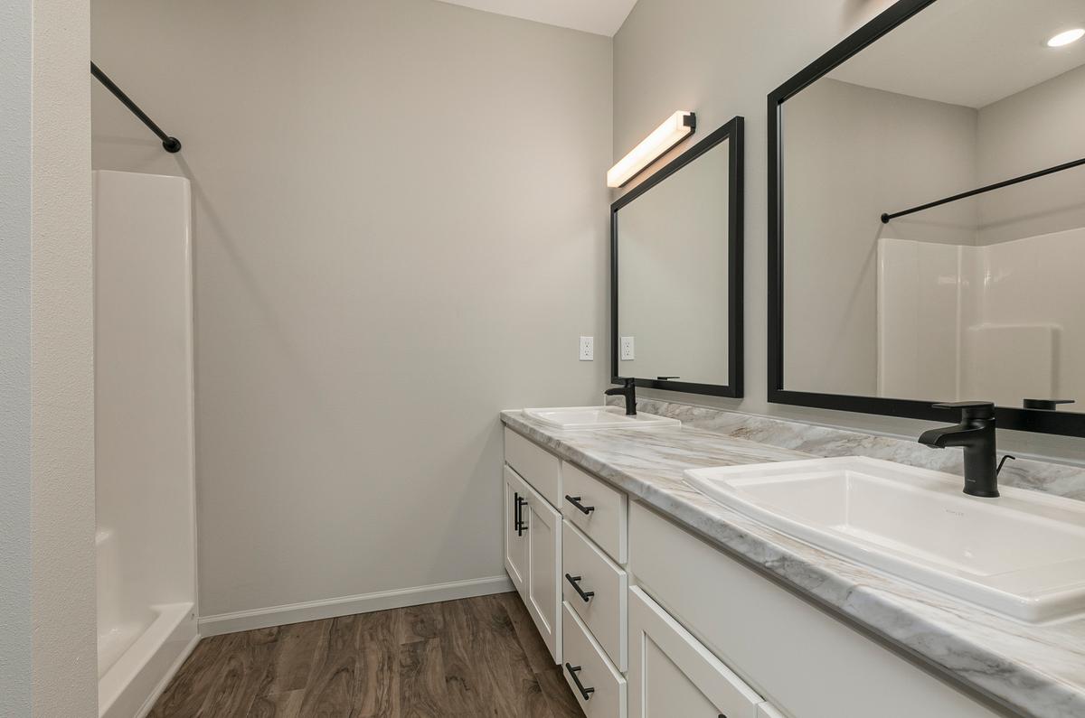 1 Bedroom Premium: Bathroom