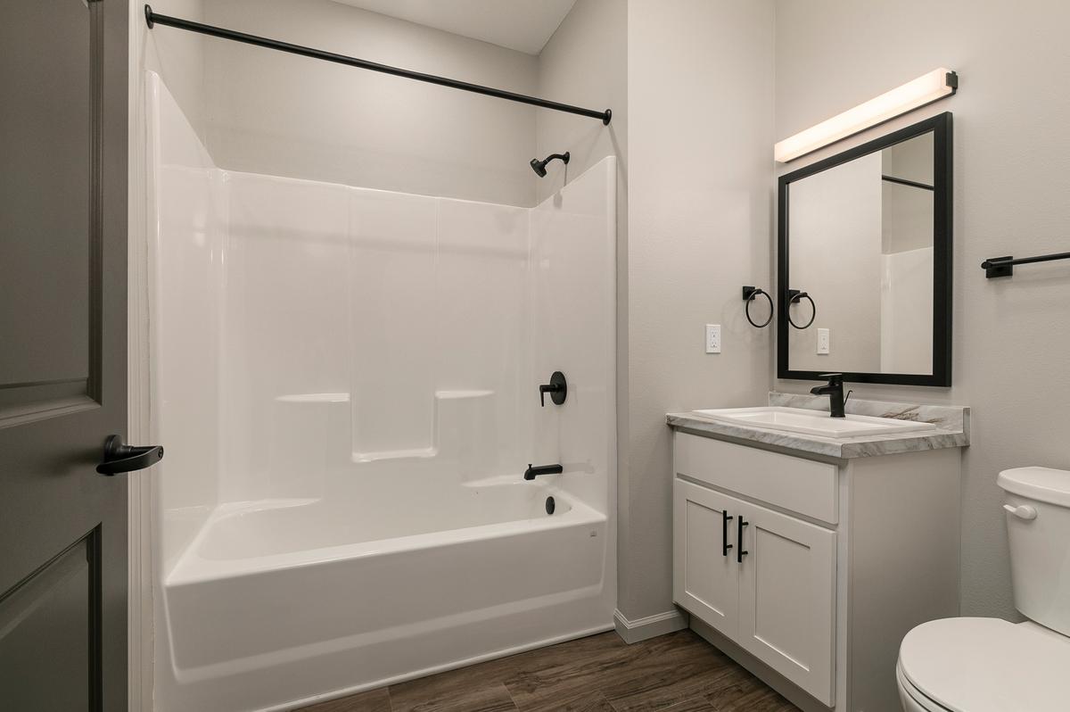 1 Bedroom Deluxe: Bathroom
